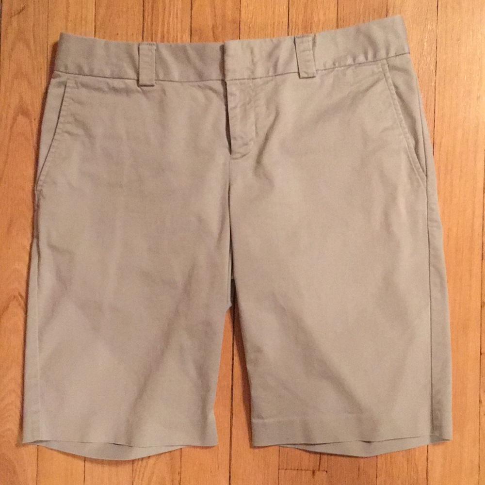 Banana Republic Bermuda shorts low rise size 8